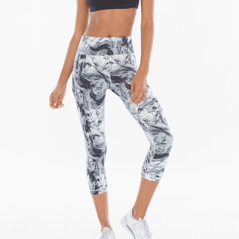 Soma Fine Mesh Side Panel Crop Leggings White, Black, & Gray Marble Color Size M